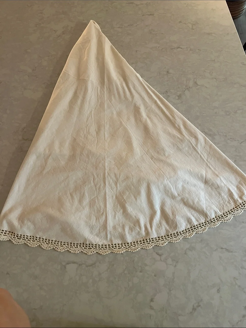 Vintage Martha Stewart round cotton tablecloth 70” lace crochet trim